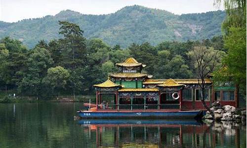 现在这个季节适合去哪里旅游_现在这个季节适合去哪里旅游家庭自驾旅游